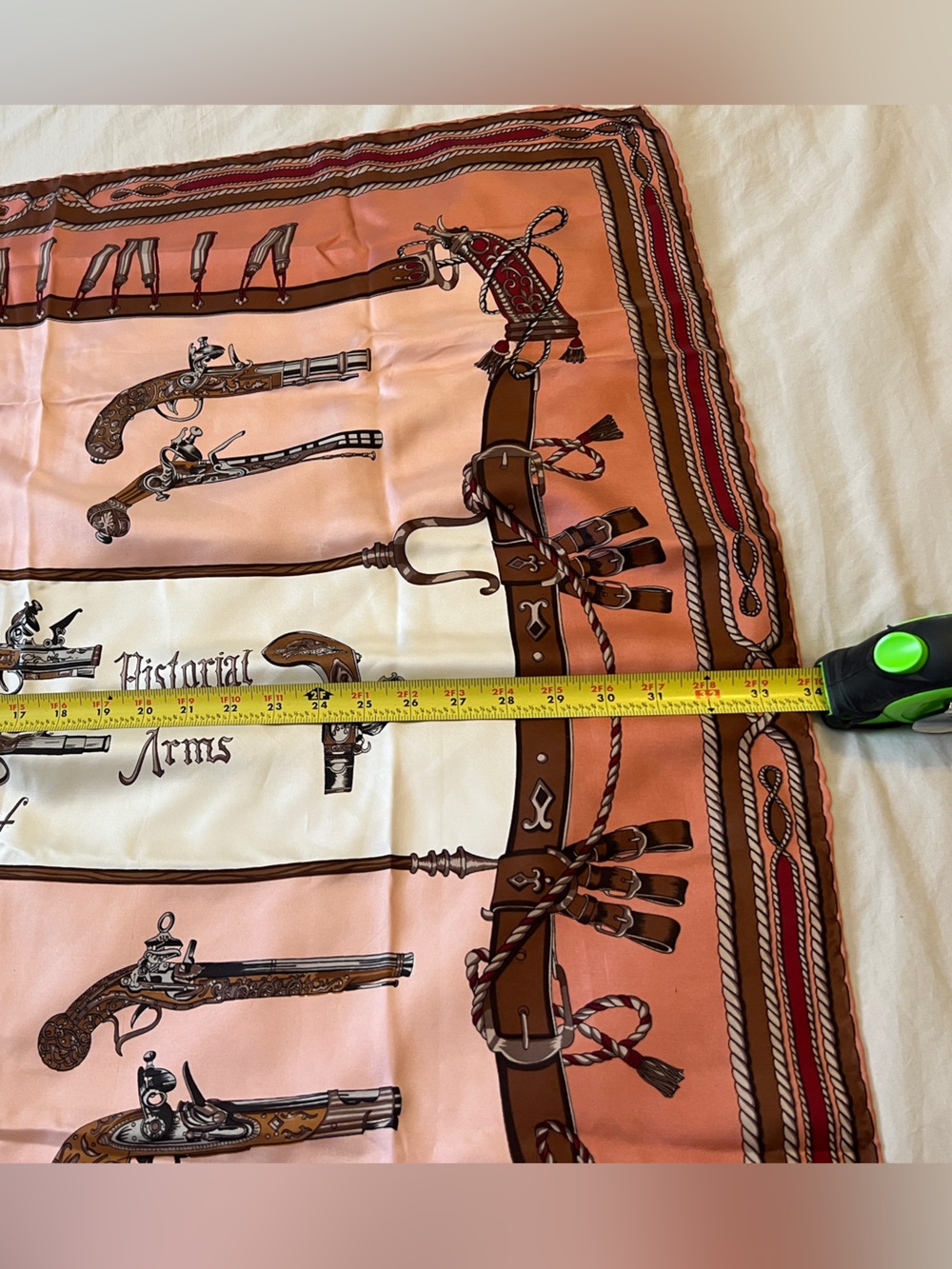 Vintage Museum of Historical Arms Scarf -features antique pistol firearms - Picture 5 of 6